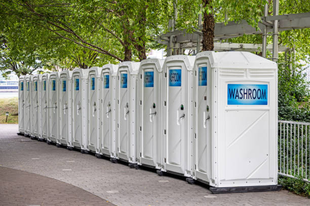 Best Portable toilet rental cost  in Eastmont, WA